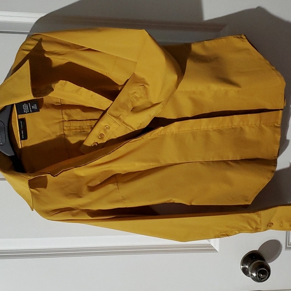 Button Down Top - Picture 2 of 3